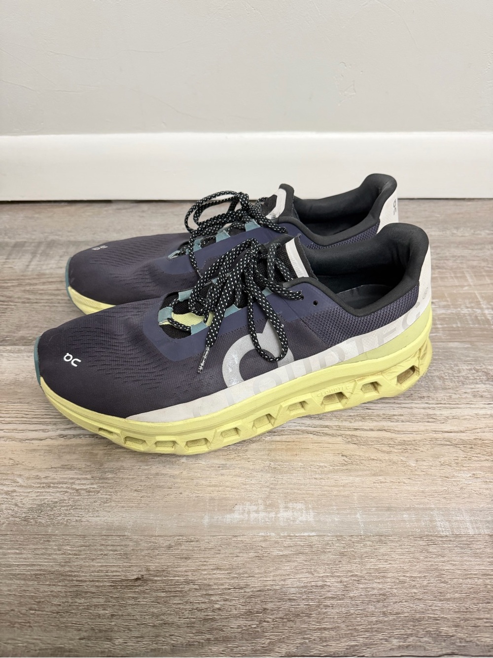On Cloud Running Men's Cloudmonster Shoes, size 12.5